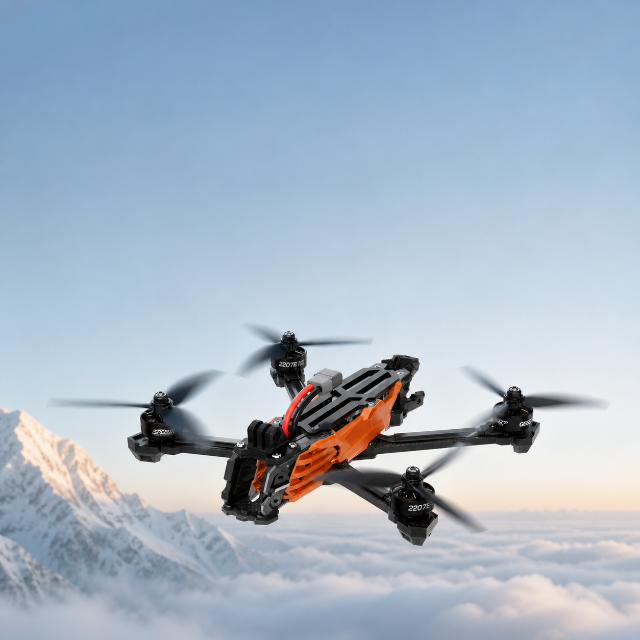 雪山云海上空的橙黑色长轴四旋翼 FPV 无人机